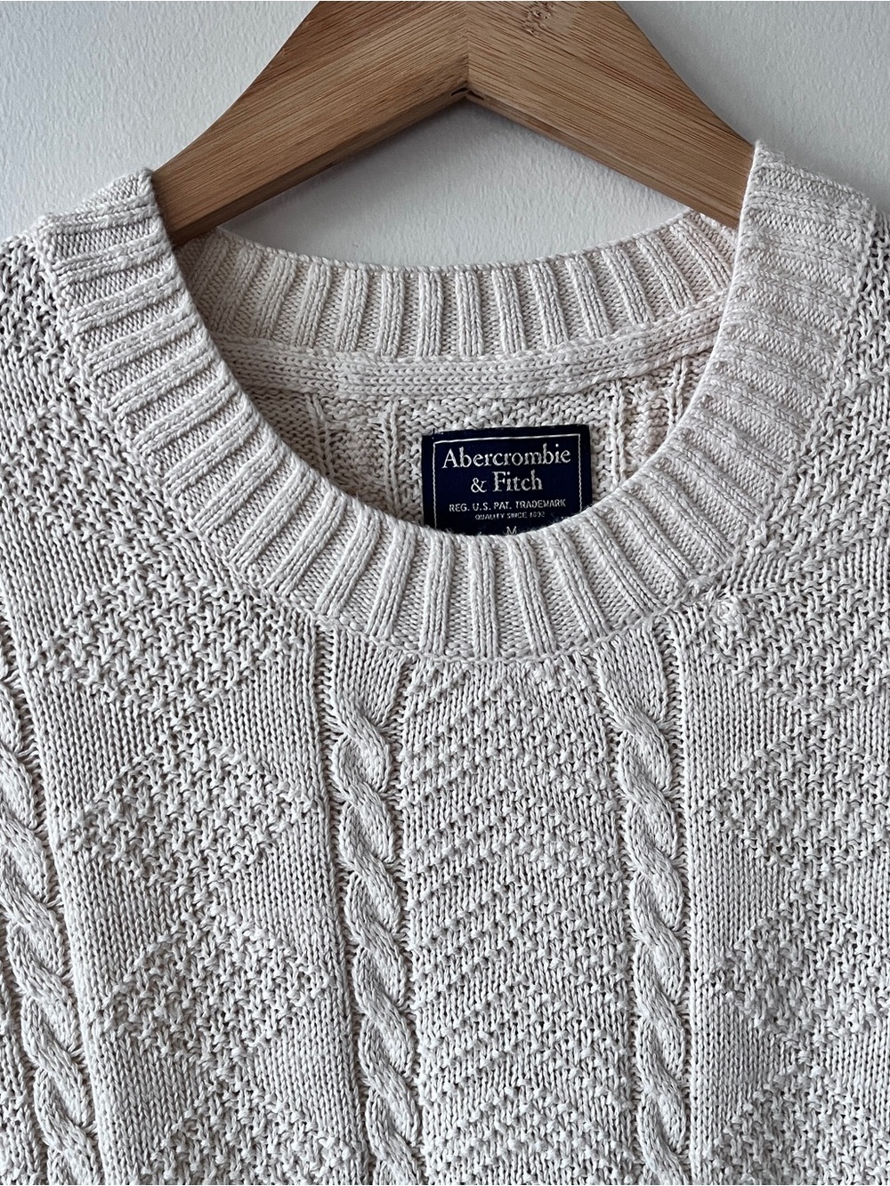 Abercrombie & Fitch Men's 100% Cotton Cream Cable Knit Crew Neck Sweater Size M - Picture 3 of 12